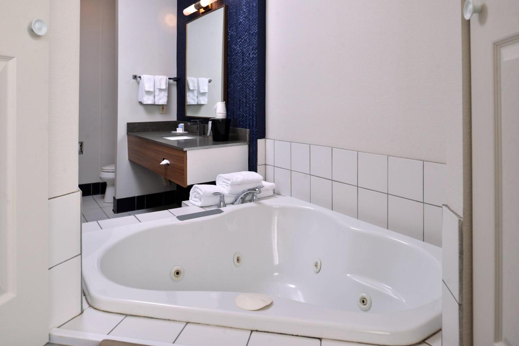 Fairfield Inn And Suites Белойт Экстерьер фото